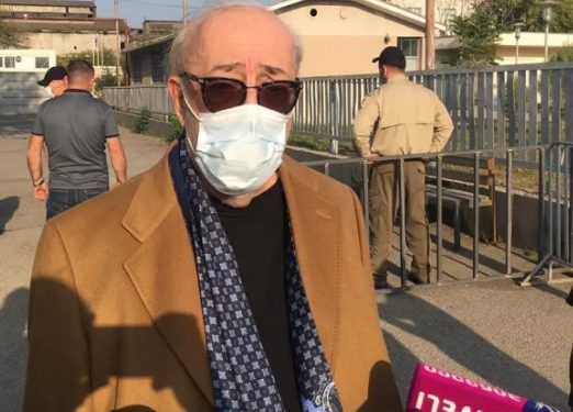 მიხეილ სააკაშვილის პირადი ექიმი – უჭირს სიარული, აქვს სისუსტე და უფერულობა