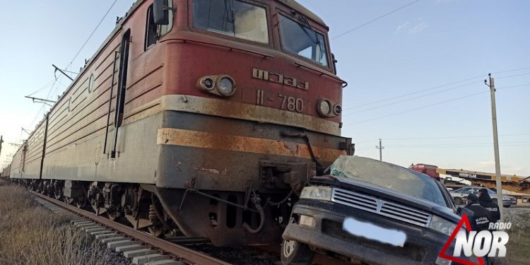 ნინოწმინდაში მატარებელი მსუბუქ ავტომობილს შეეჯახა