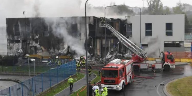 ვიდეო – მილანში თვითმფრინავი შენობას შეეჯახა – არიან გარდაცვლილები