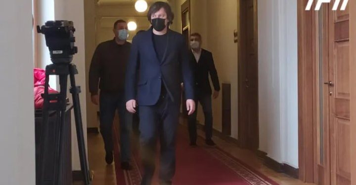 ელენე ხოშტარიას მოსანახულებლად ირაკლი კობახიძე, შალვა პაპუაშვილი და მამუკა მდინარაძე მივიდნენ