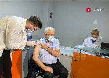 ამირან გამყრელიძე „ფაიზერის“ ვაქცინის ე.წ. ბუსტერ დოზით აიცრა