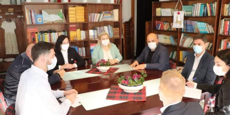 ოზურგეთის მერი NDI-ის საქართველოს ოფისის ხელმძღვანელს შეხვდა