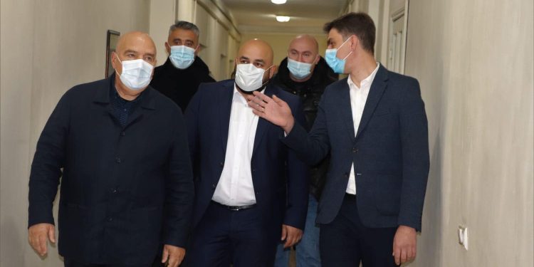 ავთანდილ თალაკვაძე ოზურგეთის მერიაში მივიდა – ახალი მერის პირველი სამუშაო დღე