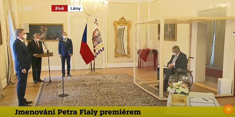 ვიდეო – ჩეხეთის პრეზიდენტმა პრემიერი მინის ყუთიდან დანიშნა