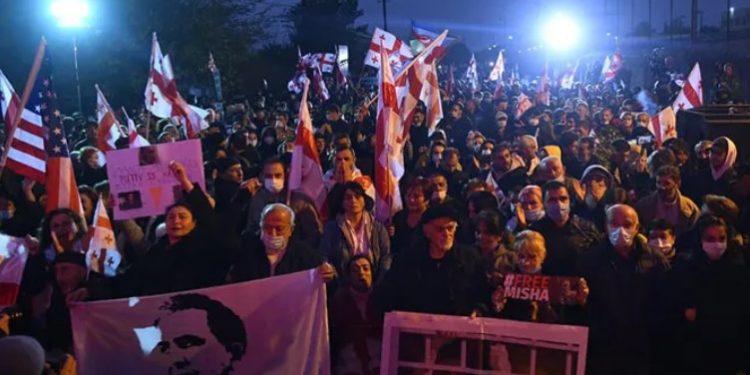 რუსთავის მე-12 პენიტენციურ დაწესებულებასთან ოპოზიციის მიერ ორგანიზებული აქცია დაიწყო