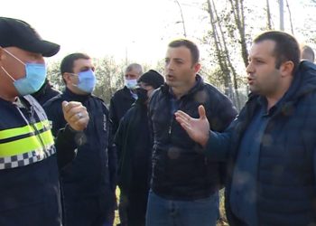 ხმაური შეკვეთილში – ნაციონალურმა მოძრაობამ დენდროპარკთან პერფორმანსი გამართა