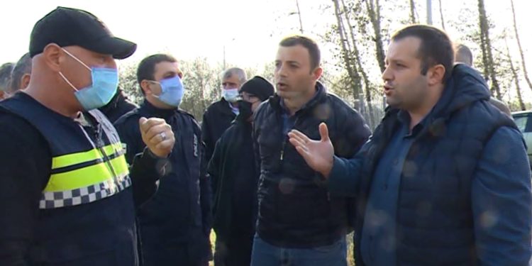 ხმაური შეკვეთილში – ნაციონალურმა მოძრაობამ დენდროპარკთან პერფორმანსი გამართა