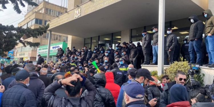 შსს-მ დღევანდელ აქციებზე 46 პირი დააკავა