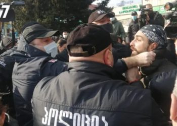 ჯანდაცვის სამინისტროსთან აქციაზე 2 პირი დააკავეს