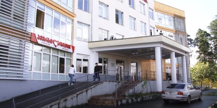 3 წლის ბავშვი კლინიკიდან უკვე გაწერეს – გუშინ ოზურგეთში 4 ადამიანი მოიწამლა