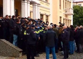 მოქალაქეები სხდომას უადგილობის გამო ვერ დაესწრებიან – ბათუმის საკრებულოს თავმჯდომარის განცხადება