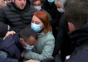 ზუგდიდში 2 პირი დააკავეს – ანი წითლიძეს სამედიცინო დახმარება დასჭირდა