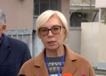 ძილის დროს შუქის ჩაქრობის უფლებას არ აძლევენ… შეძახილების გამო იძულებულია, ტელევიზორი მაღალ ხმაზე ჩართოს – დენისოვა მიხეილ სააკაშვილზე