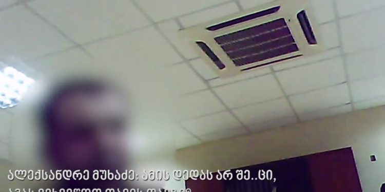 პატიმრის წამების ფაქტზე სასჯელაღსრულების მე-8 დაწესებულების ყოფილი დირექტორი ალექსანდრე მუხაძე (მეტსახელად „ქილერა“) პასუხისგებაში მისცეს