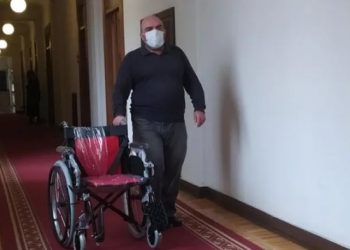 ელენე ხოშტარიასთან ეტლი მიიტანეს