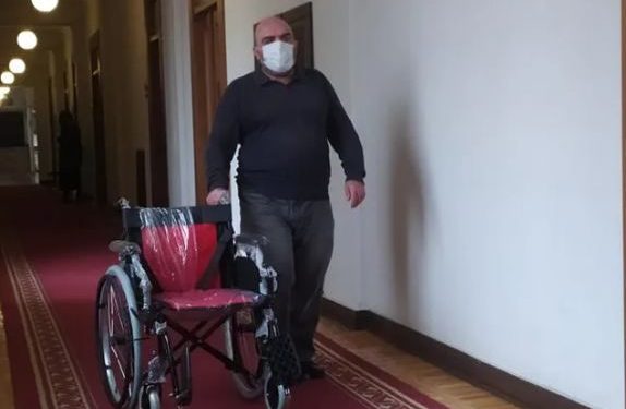 ელენე ხოშტარიასთან ეტლი მიიტანეს