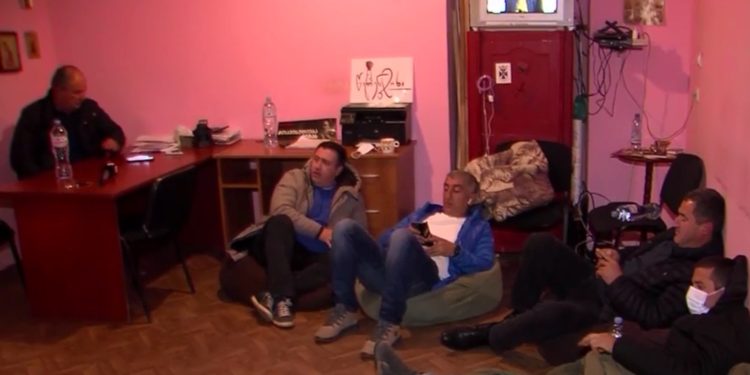 ფოთისა და წალენჯიხის საკრებულოების წევრებმა შიმშილობა დაიწყეს