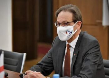 შემაძრწუნებელია, რომ ყოველდღე ქართველებით სავსე ორი დიდი ავტობუსი საიქიოსკენ მიემართება – გერმანიის ელჩი კოვიდით გარდაცვლილებზე