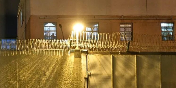 გლდანის ციხეში ხმაურია – პატიმრები მიხეილ სააკაშვილს უცენზურო სიტყვებით მოიხსენიებენ