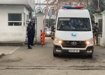 გორის ჰოსპიტლიდან სპეციალური პენიტენციური სამსახურის ავტომანქანა გავიდა