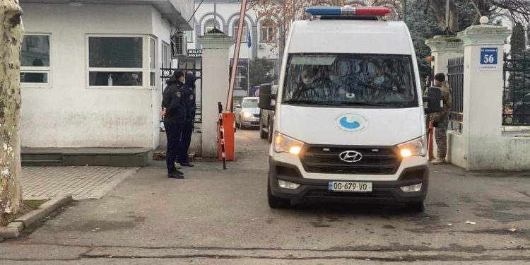 გორის ჰოსპიტლიდან სპეციალური პენიტენციური სამსახურის ავტომანქანა გავიდა