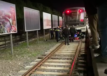 დიდუბეში ახალგაზრდა კაცი ლიანდაგებში ჩავარდა – მეტროს რამდენიმე სადგური გაჩერებულია