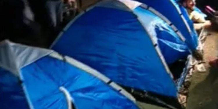 რუსთავში, მე-12 პენიტენციურ დაწესებულებასთან აქტივისტებმა კარვები გაშალეს