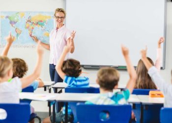 მასწავლებლებს, მანდატურებს, სკოლის პერსონალს და სოციალურ მუშაკებს ხელფასები გაეზრდებათ