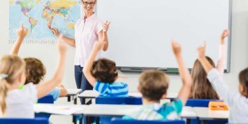 მასწავლებლებს, მანდატურებს, სკოლის პერსონალს და სოციალურ მუშაკებს ხელფასები გაეზრდებათ