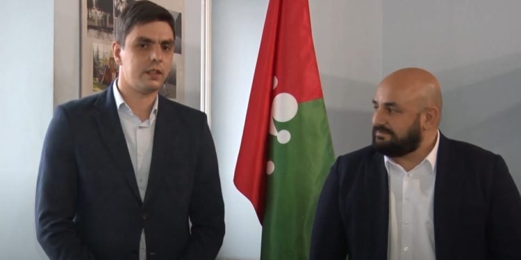 ვიდეო – ავთანდილ თალაკვაძემ მერიის თანამშრომლებს თავისი პირველი მოადგილე წარუდგინა