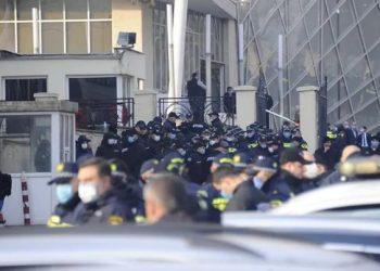 სასამართლოს ეზოში არც მედიის წარმომადგენლებს და არც მიხეილ სააკაშვილის მომხრეებს არ უშვებენ