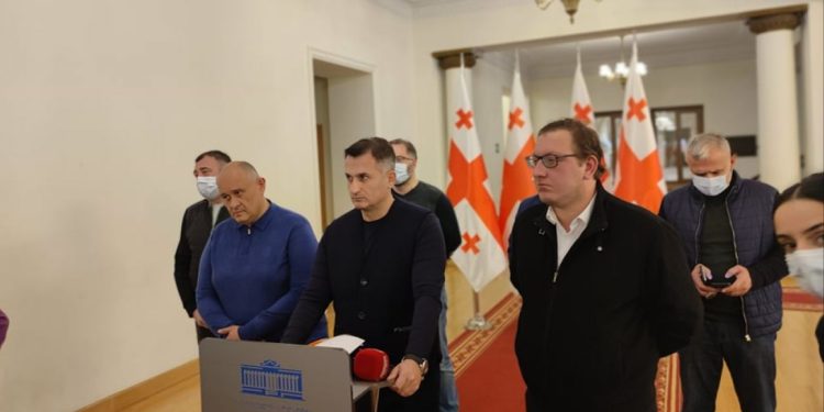 პარლამენტში მოშიმშილე 9 დეპუტატმა შიმშილობა შეწყვიტა