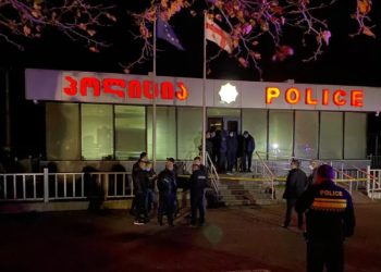 პოლიციის განყოფილებაში მომხდარ მკვლელობაზე ახალი დეტალები ხდება ცნობილი