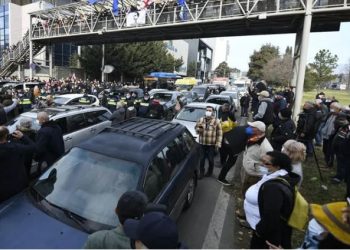 მიხეილ სააკაშვილის მხარდამჭერებმა საქალაქო სასამართლოსთან საავტომობილო გზა გადაკეტეს