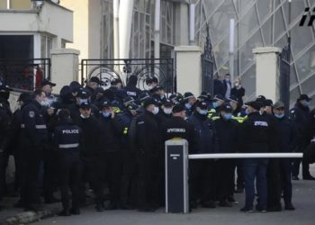 საქალაქო სასამართლოსთან, სადაც მიხეილ სააკაშვილის სასამართლო პროცესი უნდა გაიმართოს, დიდი ოდენობით სამართალდამცავები არიან მობილიზებული