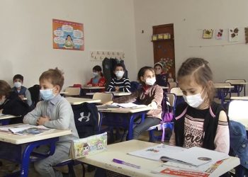 ოზურგეთში ერთი სკოლა სამი დღეა დისტანციურად სწავლობს, 12 სკოლა კი მუშაობის ჰიბრიდულ რეჟიმზეა გადასული