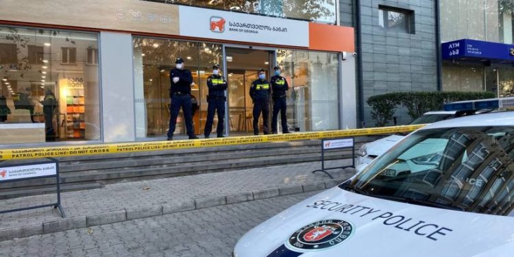 თავდასხმა “საქართველოს ბანკზე” – ქეთევან წამებულის ქუჩაზე სპეცოპერაცია მიმდინარეობს
