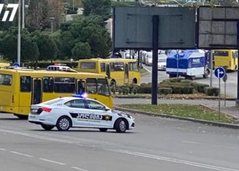 ბარათაშვილის ხიდის მიმდებარედ ავტობუსებით სპეცრაზმი და წყლის ჭავლის მანქანებია მობილიზებული