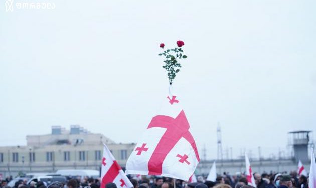 რუსთავის ციხესთან ოპოზიციის საპროტესტო აქცია დაიწყო