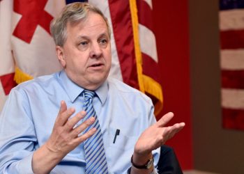 იან კელი სააკაშვილზე: ბოლოს და ბოლოს გადაიყვანეთ ამ წყეულ კლინიკაში