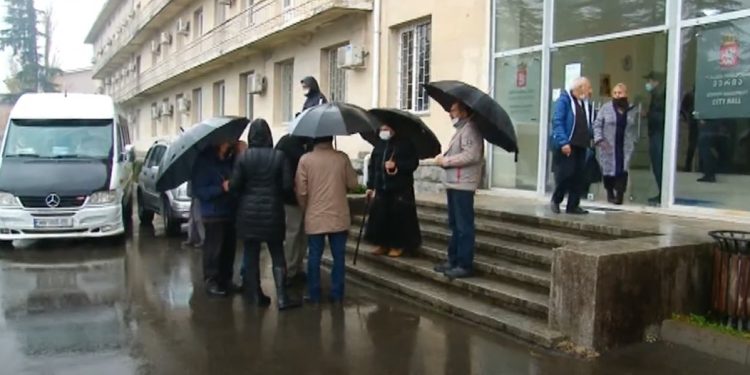 ვიდეო – ოზურგეთის მერს უპოვართა სასადილოს ბენეფიციარებმა სპეციალური განცხადებით მიმართეს