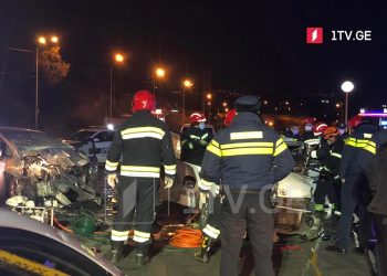 ავტოსაგზაო შემთხვევა მოხდა გმირთა მოედანთან, თბილისში, არიან დაშავებულები