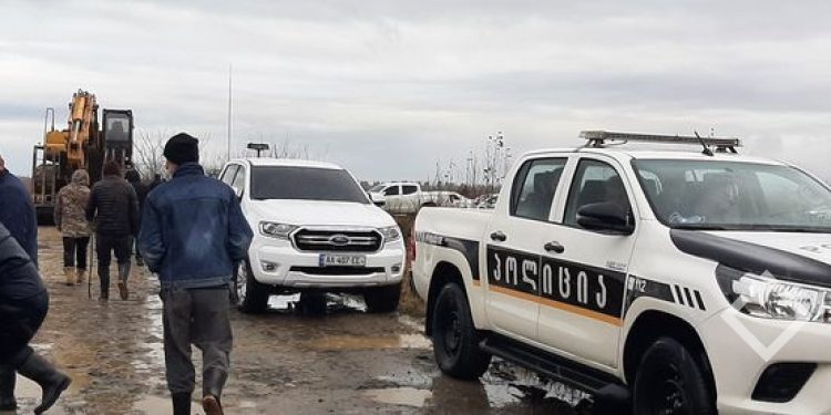 სოფელ ოჩხამურში მოქალაქეები სპეციალური ორმოების მოწყობას აპროტესტებენ