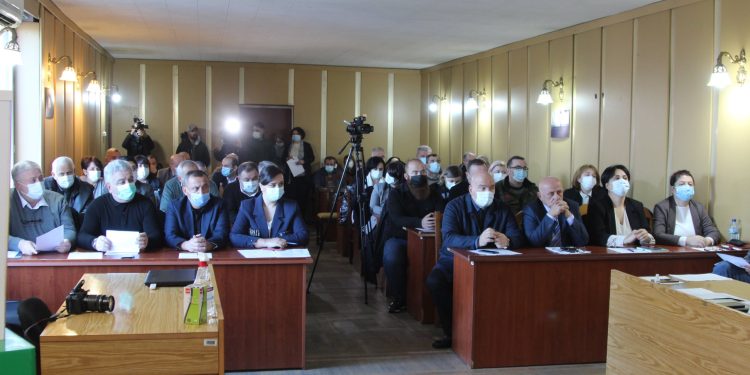 ოზურგეთის საკრებულოში მერიის მიერ გაგზავნილ ბიუჯეტს განიხილავენ