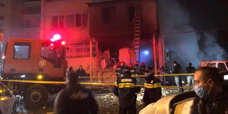 ადგილობრივების ინფორმაციით, ვაზისუბანში, კორპუსში აფეთქების შედეგად 4 ადამიანი დაშავდა