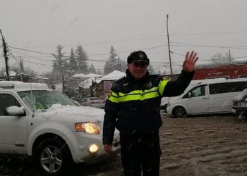 ამ წუთებში თბილისისკენ მიმავალი გზა პარალიზებულია – პატრული ავტომობილებს ზესტაფონიდან უკან აბრუნებს