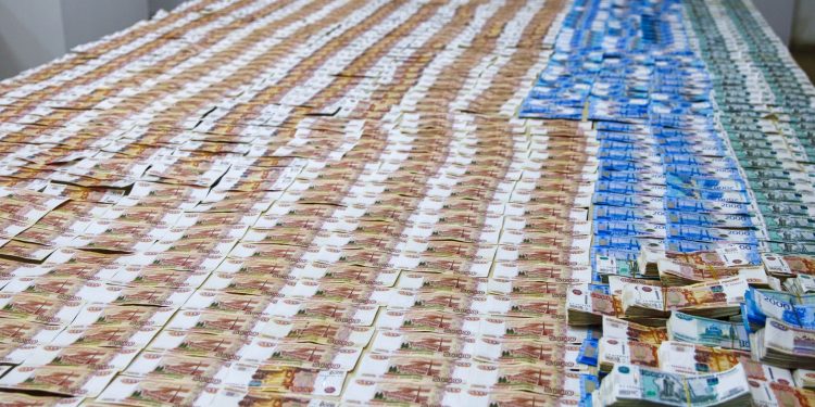 წითელ ხიდზე დიდი ოდენობით არადეკლარირებული თანხა აღმოაჩინეს