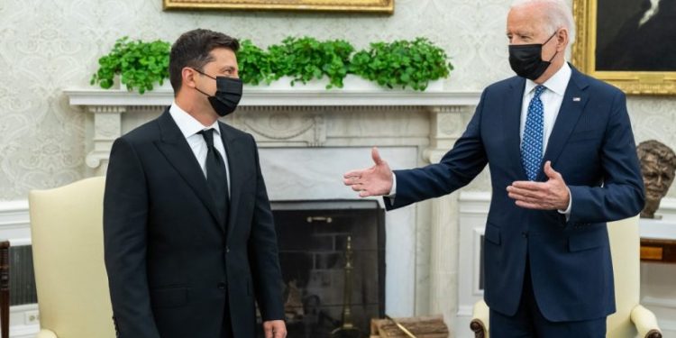 თუ რუსეთი უკრაინაში შეიჭრება, აშშ ძლიერი ზომებით უპასუხებს – ბაიდენი ზელენსკის ესაუბრა