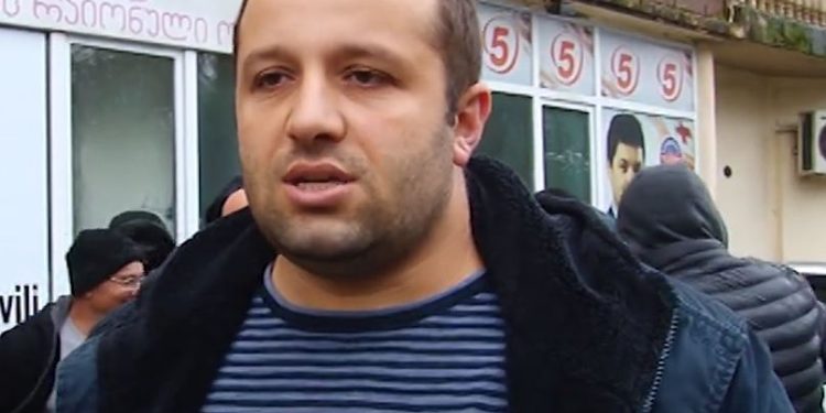 ვიდეო – გუშინდელ აქციაზე დასასწრებად მესამე პრეზიდენტის მხარდამჭერები გურიიდანაც გაემგზავრნენ