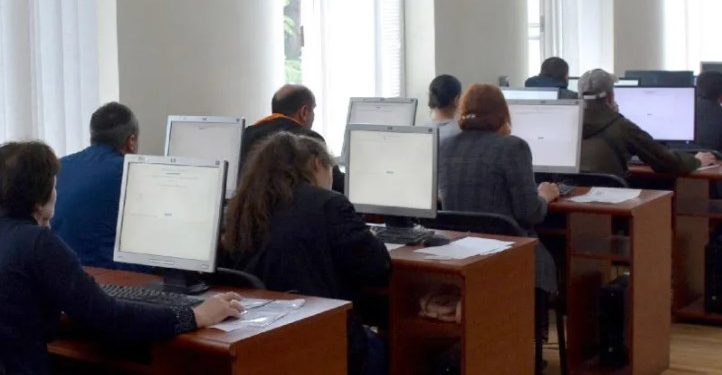 პრაქტიკოსი მასწავლებლის სტატუსი 3457 პედაგოგს გაუუქმდა